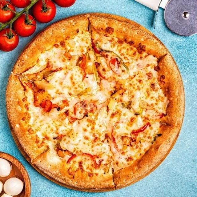 King Kong Chicken Alfredo Pizza.